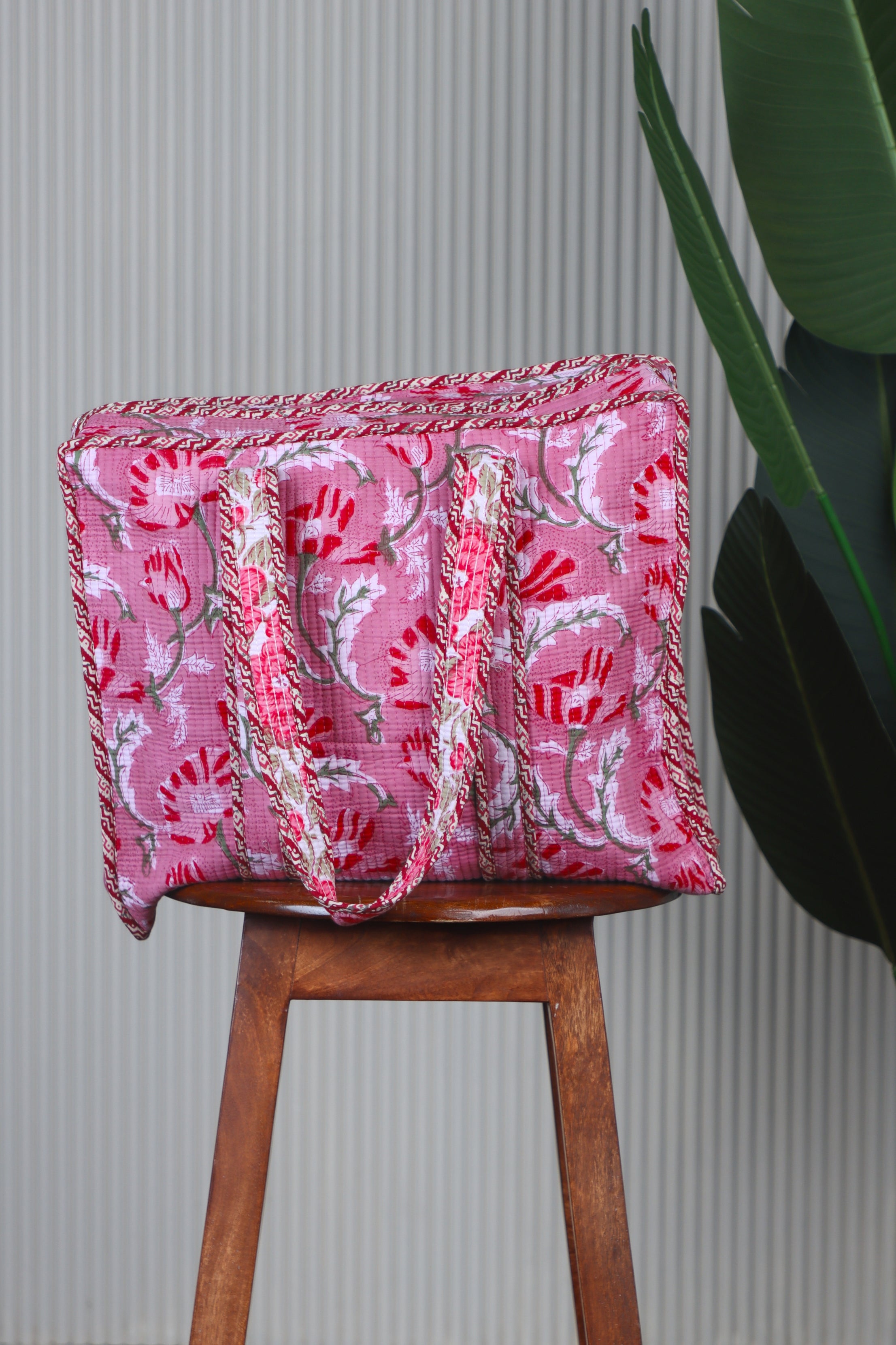 Gulzarin Tote bag